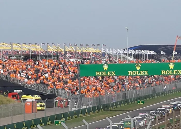 Little Beach House - Free Parking