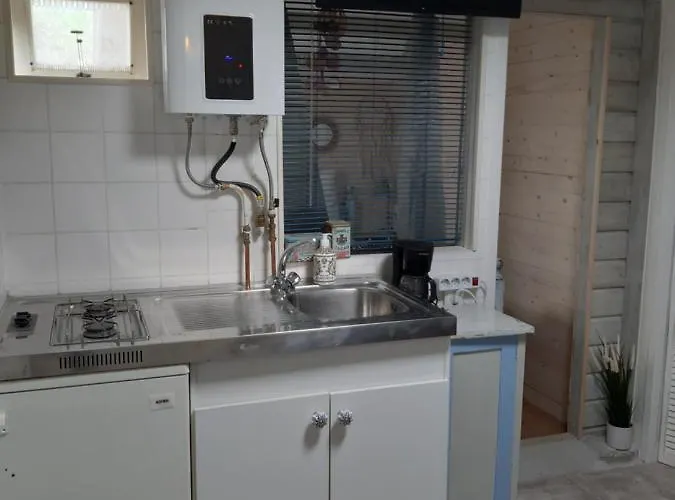 Little Beach House - Free Parking