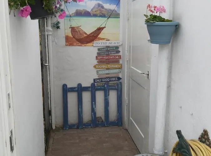 Little Beach House - Free Parking 펜션